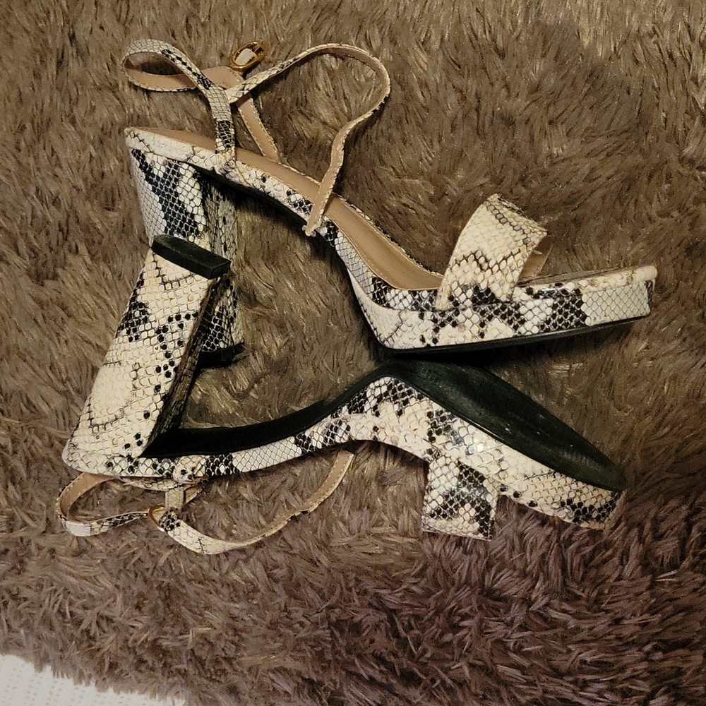 Shoe Republic LA 4 inches platform snakeskin slippers, size  9.